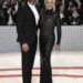 A decisão de Hugh Jackman de comparecer ao Met Gala com Sutton Foster supostamente dolorosa para a ex Deborra-Lee Furness