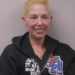 A ex-mulher de Eminem, Kim Mathers, parece irreconhecível e mostra um sorriso em nova foto de prisão por DUI