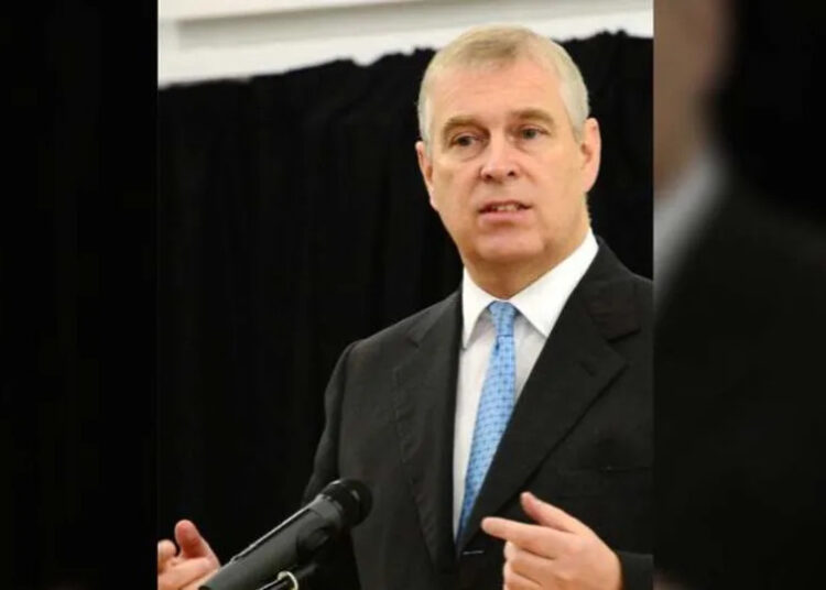 A fenda da família real se aprofunda: a princesa grávida Eugenie 'Shut Out' desonrou o pai Andrew Windsor das notícias do bebê em meio às consequências de Epstein
