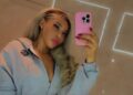 A influenciadora Estee Williams lamenta a filha de 8 meses