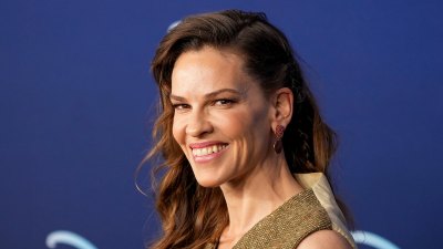 A maternidade 'mudou' a forma como Hilary Swank vê a 'disciplina'