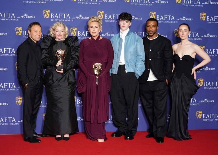 Adolescência e Traidores de Celebridades triunfam no Bafta TV Awards