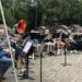 Adultos revivem a camaradagem musical dos jovens em acampamentos de bandas