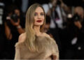 Angelina Jolie supostamente está de olho em uma mudança para o exterior e espera 'encontrar um novo parceiro' além de Hollywood