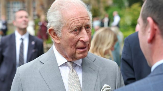 Antes da visita de Meghan Markle ao Reino Unido, o rei Charles pede reconciliação com Kate Middleton