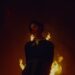 Aproveite o novo videoclipe em inglês de 'Hit The Wall', de Gracie Abrams