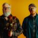 Arab Strap anuncia novo álbum ‘Half-Told Tales’, examina “problemas e tempos tumultuosos” no single “disco-metal” ‘You You You’