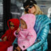 As fotos de família de Paris Hilton mostrando a casa de US$ 63 milhões que ela comprou de Mark Wahlberg precisam ser vistas para acreditar