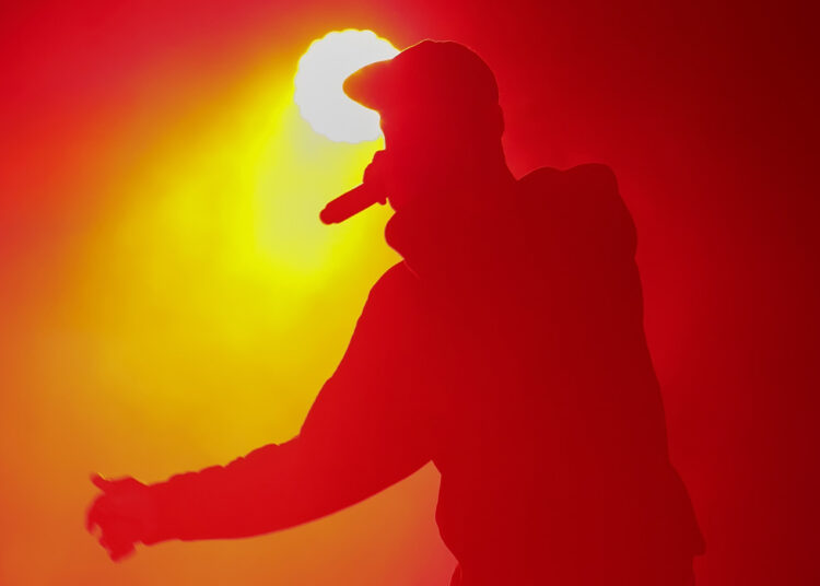 As pessoas julgam os fãs de música rap como mais capazes de cometer assassinatos, segundo novo estudo