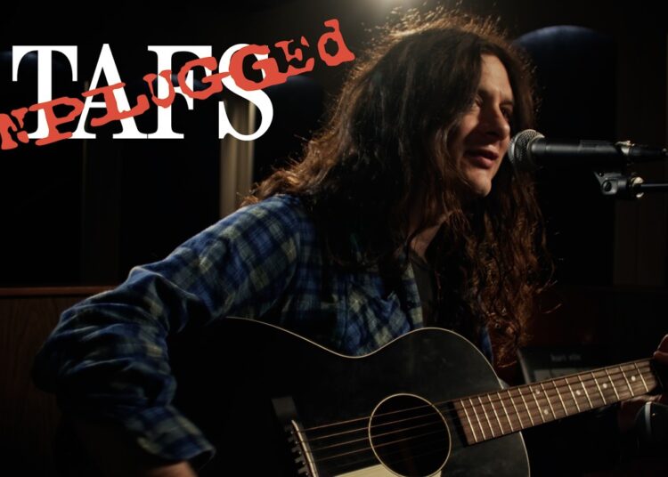 Assista Kurt Vile estrear nova música “Every Time I Look At You” no programa de Adam Friedland