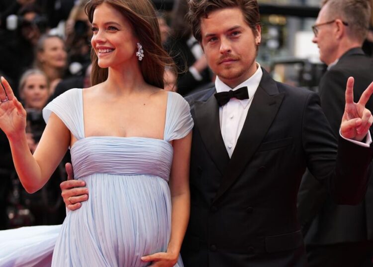 Barbara Palvin e Dylan Sprouse vão ter um filho