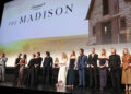 Beau Garrett revela que Taylor Sheridan foi seu treinador de atuação 20 anos antes de escalá-la para “The Madison”