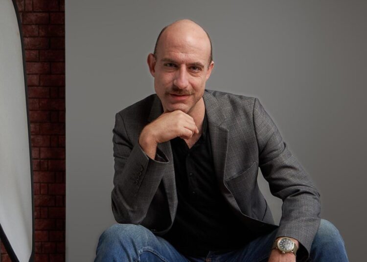 Bem-vindo ao apresentador de Night Vale, Cecil Baldwin, compartilha suas irritações tecnológicas