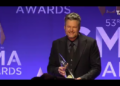 Blake Shelton traz novas músicas para Ole Red e abre local da Indy