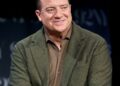 Brendan Fraser faz uma aparição rara no tapete vermelho com crianças Griffin, Leland