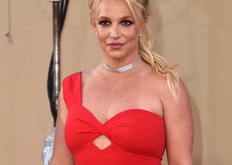 Britney Spears acusada de DUI envolvendo drogas e álcool