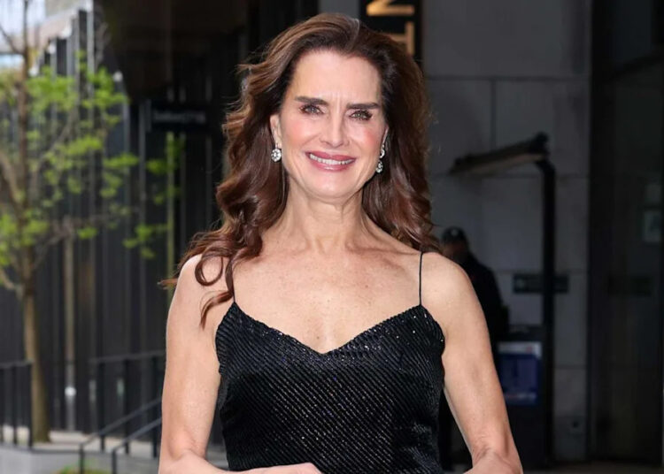 Brooke Shields compartilha reação honesta à personificação dela pela falecida Catherine O'Hara no esboço “SCTV” dos anos 80