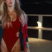 Brooks Nader e Livvy Dunne usam trajes de banho vermelhos icônicos no primeiro teaser trailer de reinicialização de 'Baywatch'