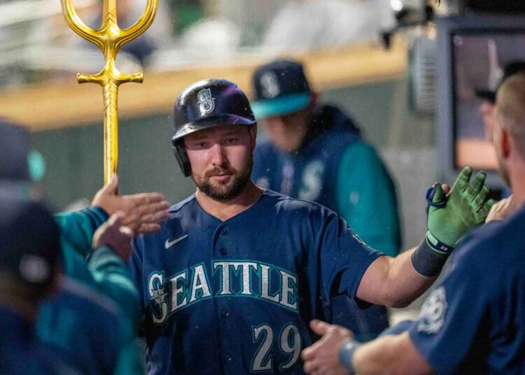 Cal Raleigh, dos Mariners, arranhou-se surpreendentemente 1 hora antes do confronto dos Royals
