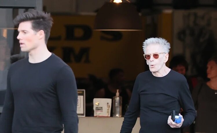 Calvin Klein, 83, visto na academia com o namorado modelo Kevin Baker, 37 – Just Jared – Notícias e fofocas de celebridades