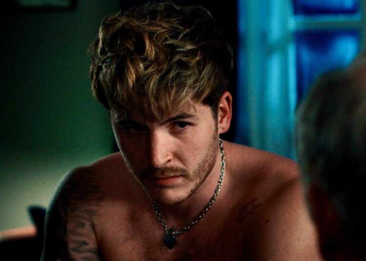 Camboy gay no tabu 'Blue Film' foi inspirado em estrelas adultas