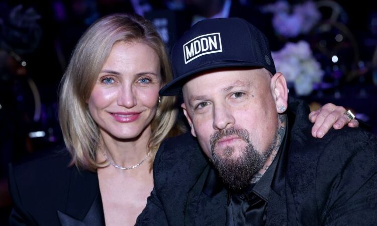 Cameron Diaz e Benji Madden dão as boas-vindas ao terceiro filho