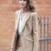 Catherine faz um aceno especial para George, Charlotte e Louis ao sair em Londres