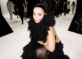 Charli XCX compartilha ‘Playboy Bunny’, o lado B do punk do novo single ‘SS26’