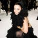 Charli XCX compartilha ‘Playboy Bunny’, o lado B do punk do novo single ‘SS26’