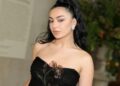 Charli XCX está ‘pensando em você todos os dias e todas as noites’ em nova música