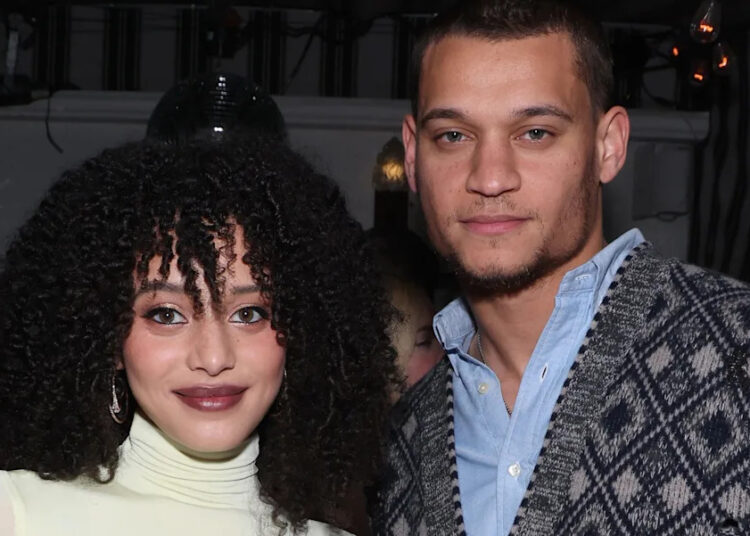 Chase Infiniti e Tyriq Withers são o último casal de celebridades a fazer sua estreia em 2026