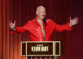 Chelsea Handler e The Rock lideram Hart queima em 'Roast of Kevin Hart'