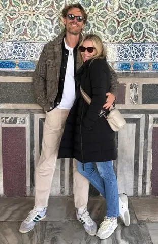Chelsea Handler revela que ela e o namorado 'Cowboy' mais novo que conheceu em Las Vegas se separaram após 6 meses