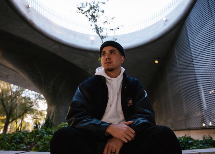 Chris Caro não está desacelerando: novo single, videoclipe e muito mais em 2026
