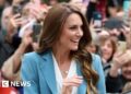 'Ciao Kate': Multidões aplaudem a turnê de retorno de Catherine à Itália - BBC