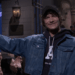 Connor Storrie apresenta Olivia Rodrigo enquanto ela estreia nova música no SNL