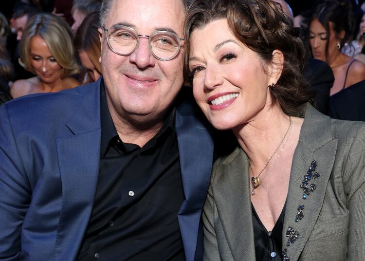 Conselhos do marido de Amy Grant, Vince Gill, em meio à recuperação de lesão cerebral