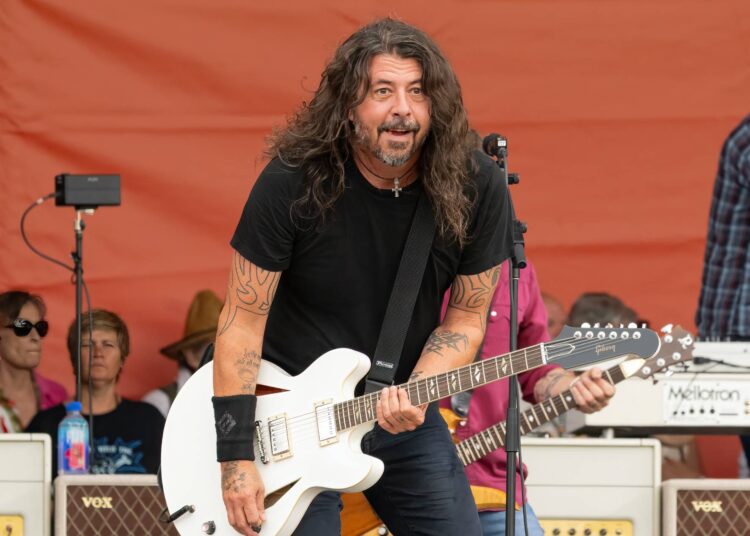 Dave Grohl mostra seu conhecimento musical em ‘Track Star’: “Isso é muito fácil!”
