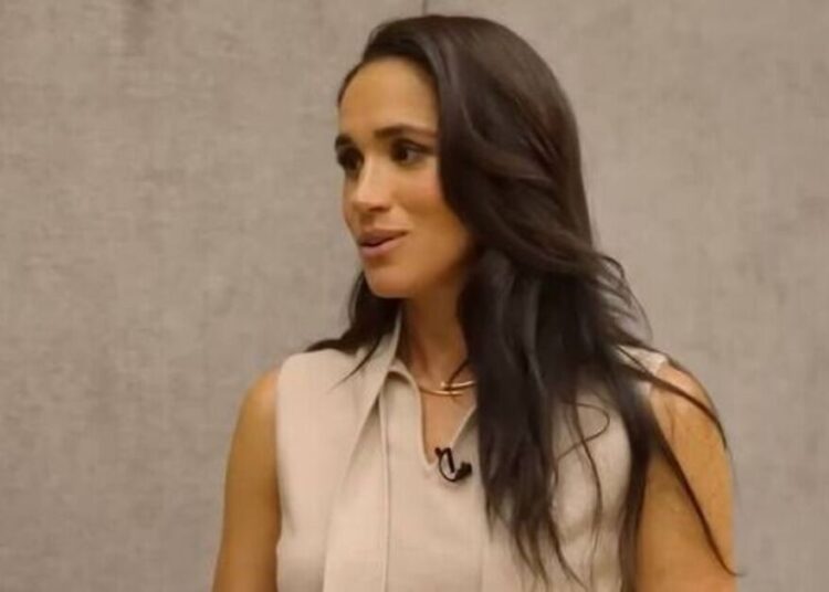 'Desconfortável' Meghan Markle criticada por momento 'estranho' pelos críticos – Celebrity News – Entretenimento