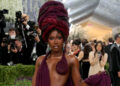 Doechii canaliza o feminino sombrio para seu look Borgonha Marc Jacobs no Met Gala 2026 – Just Jared – Notícias e fofocas de celebridades