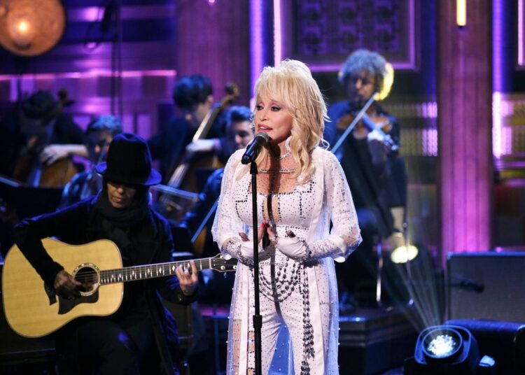 Dolly Parton forçada a cancelar a residência em Las Vegas enquanto compartilha ‘más notícias de saúde’