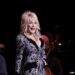 Dolly Parton revela problemas com seus sistemas imunológico e digestivo