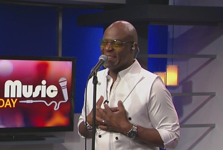 Douglas Willett apresenta novo single no Live Music quinta-feira
