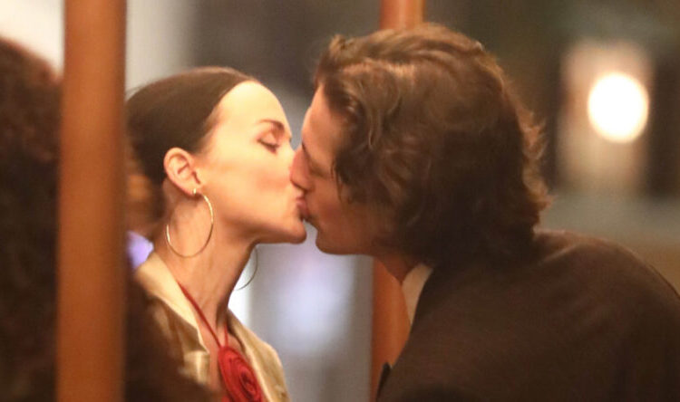 Dove Cameron e Damiano David se beijam no jantar de aniversário de Victoria De Angelis de Maneskin – Just Jared – Notícias e fofocas de celebridades