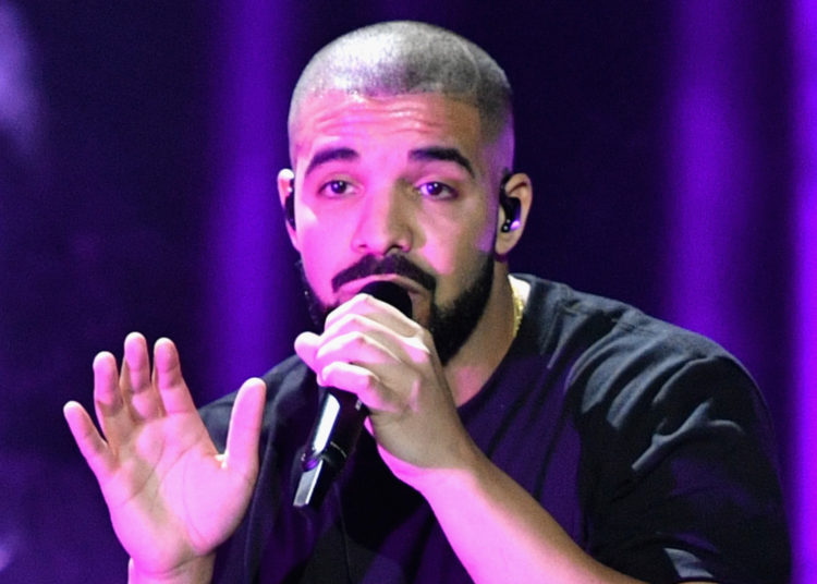 Drake revela nova corrente de coruja ‘Iceman’ projetada por Alex Moss