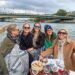Drew Barrymore detalha sua décima viagem anual de meninas a Paris
