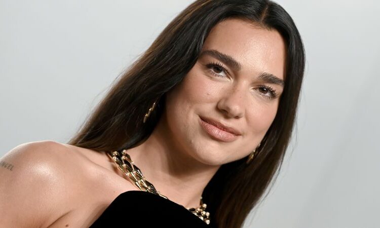 Dua Lipa processa Samsung em US$ 15 milhões por supostamente usar sua imagem em embalagens de TV