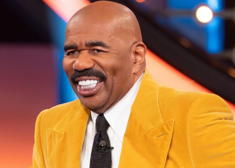 EXCL: Steve Harvey reduz o preço de sua mansão de US$ 5 milhões na Geórgia