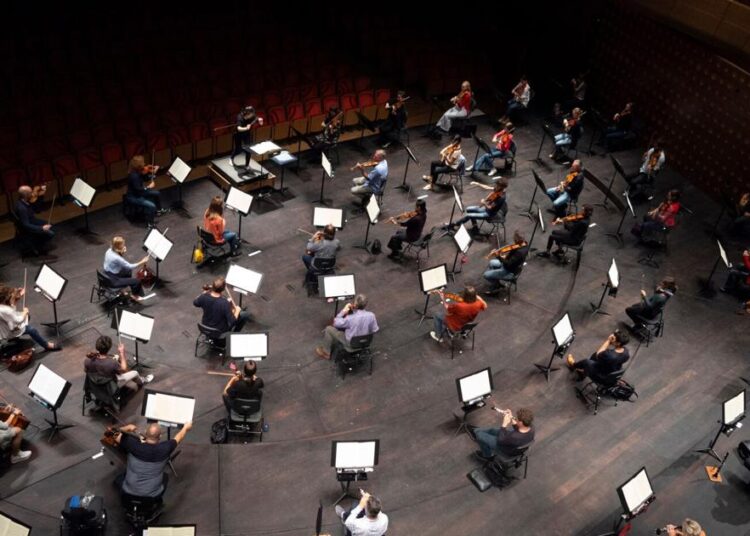 Elim Chan é contratada como a primeira diretora musical feminina da San Francisco Symphony | Entretenimento