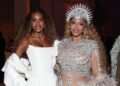 Em homenagem ao Dia das Mães, apresentamos 29 mães celebridades elegantes com filhos igualmente chiques